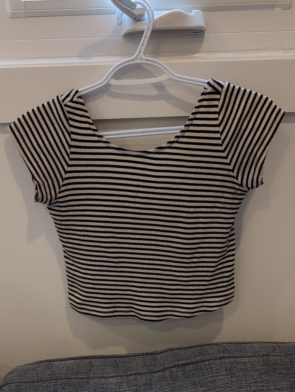 Striped Scoop Neck Crop Top - Black & White